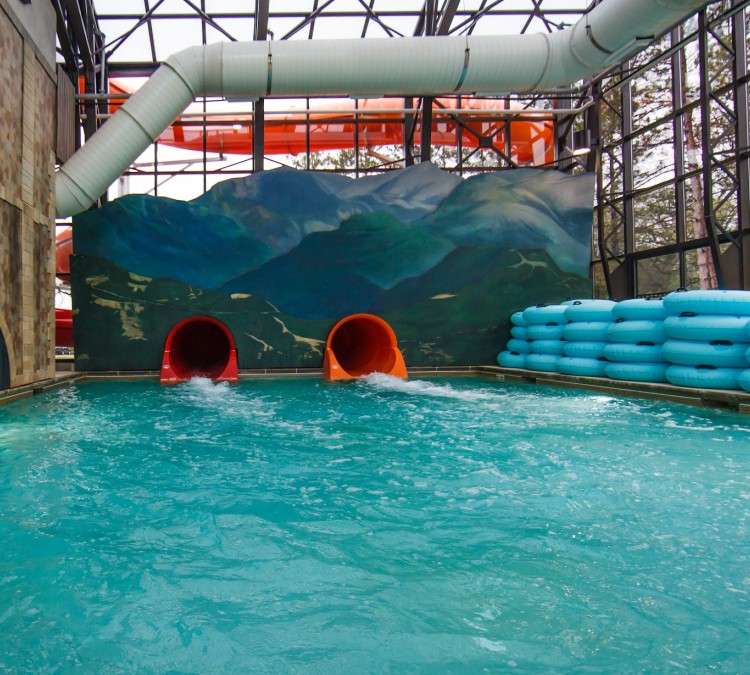 pirates-cay-indoor-waterpark-photo